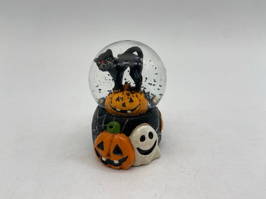 Spooky Halloween Snow Globe with Cat and Jack-O'-Lantern Base