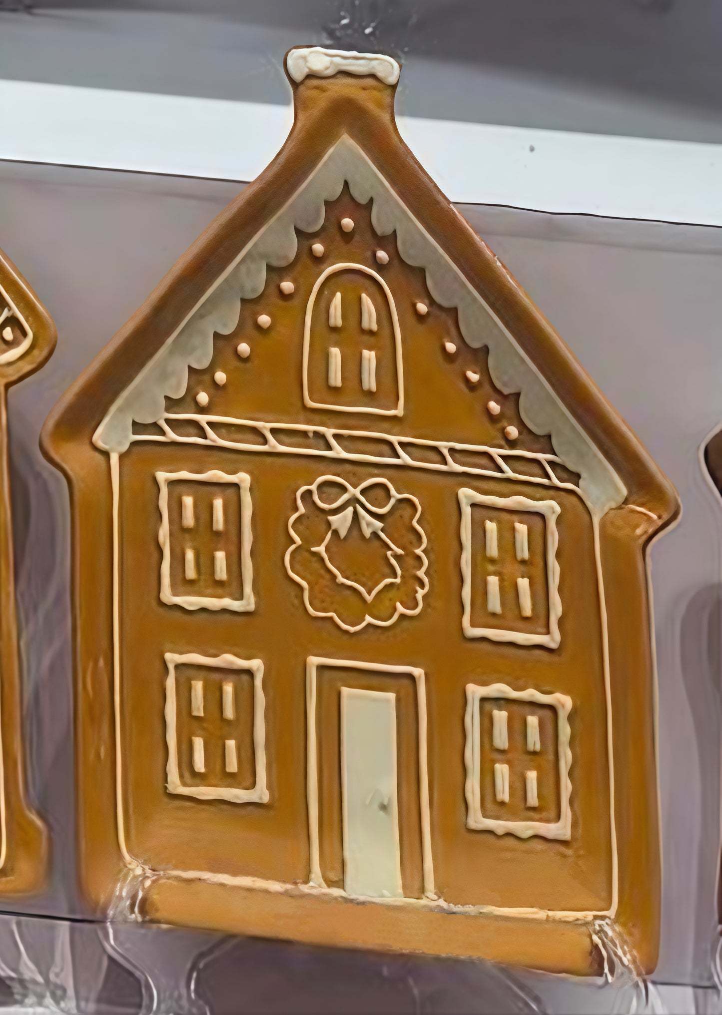 Holiday Gingerbread Cottage Plate